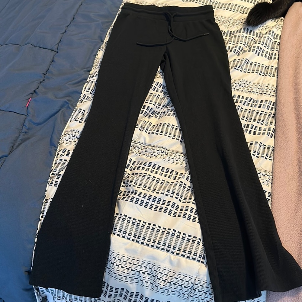 Til Tok trendy Aritzia pants